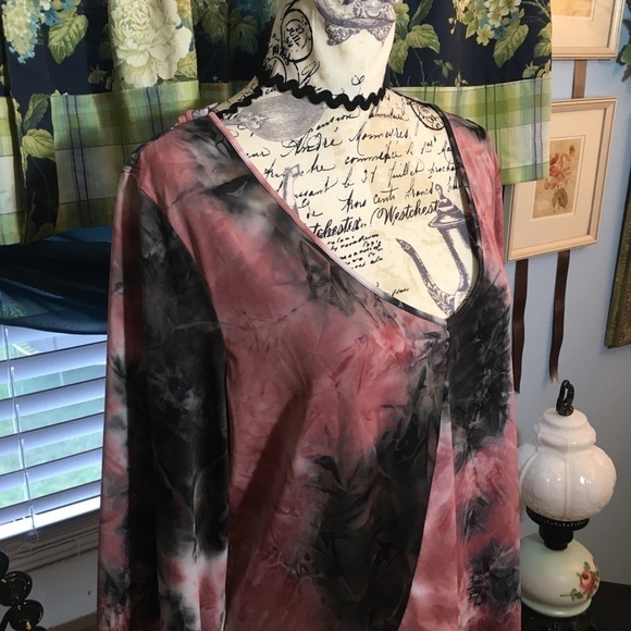 Unity woman oversized v sleeve with braided back top - Picture 2 of 10